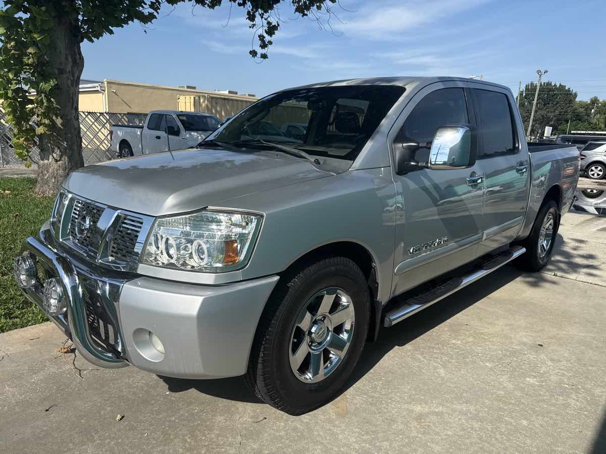 2005 Nissan Titan SE photo 8