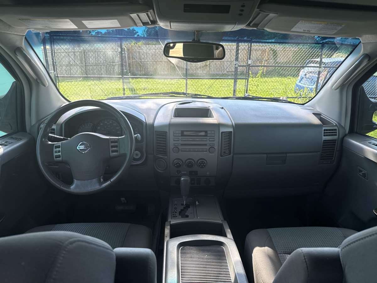 2005 Nissan Titan SE photo 9