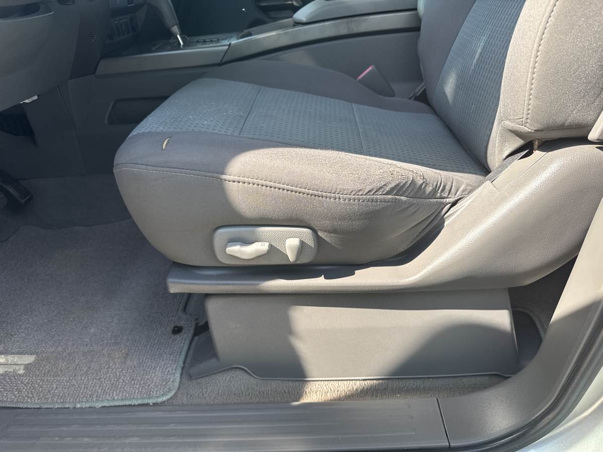 2005 Nissan Titan SE photo 13