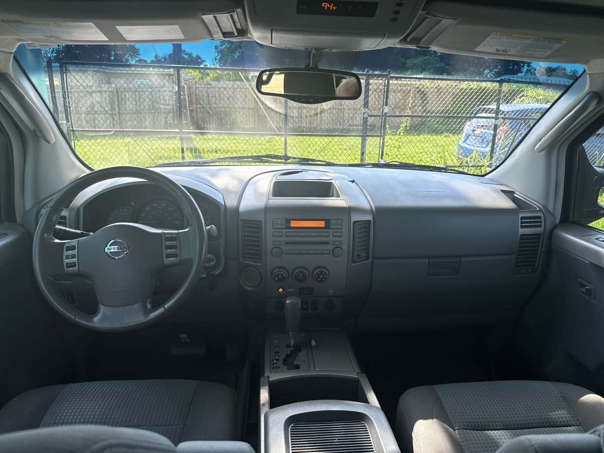 2005 Nissan Titan SE photo 14