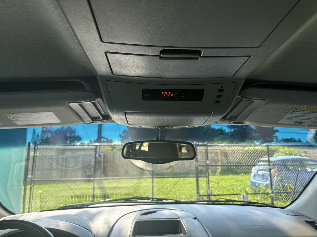 2005 Nissan Titan SE photo 16