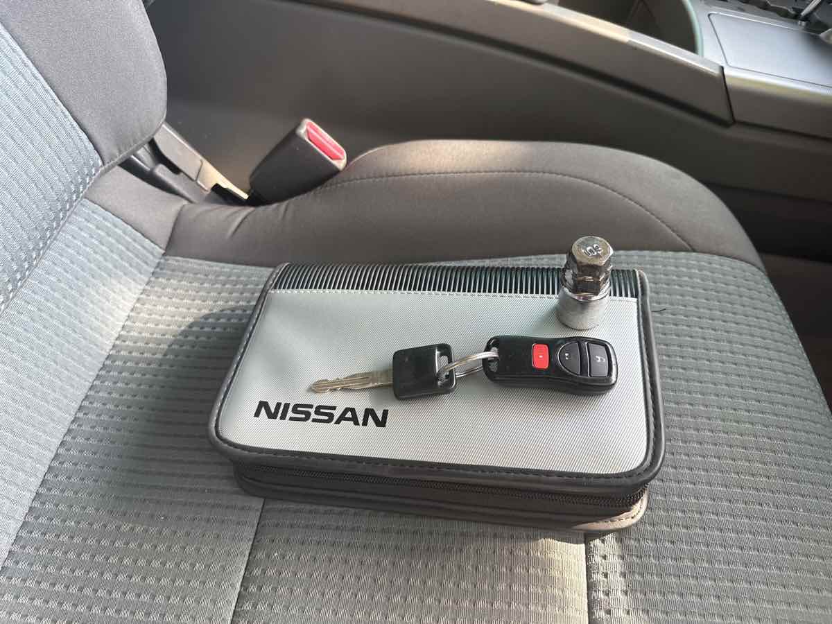 2005 Nissan Titan SE photo 22