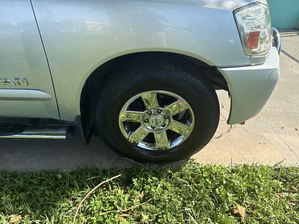 2005 Nissan Titan SE photo 24