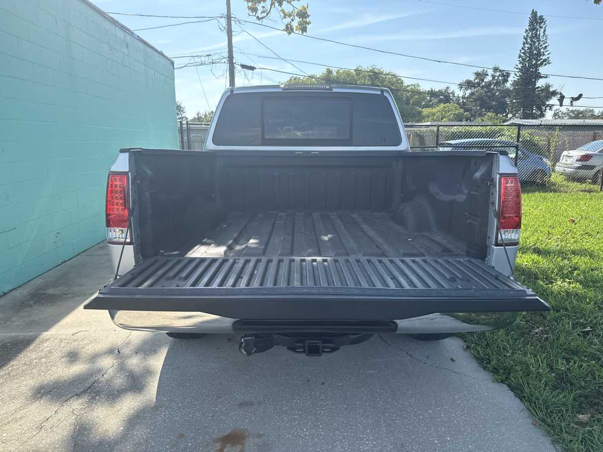 2005 Nissan Titan SE photo 27