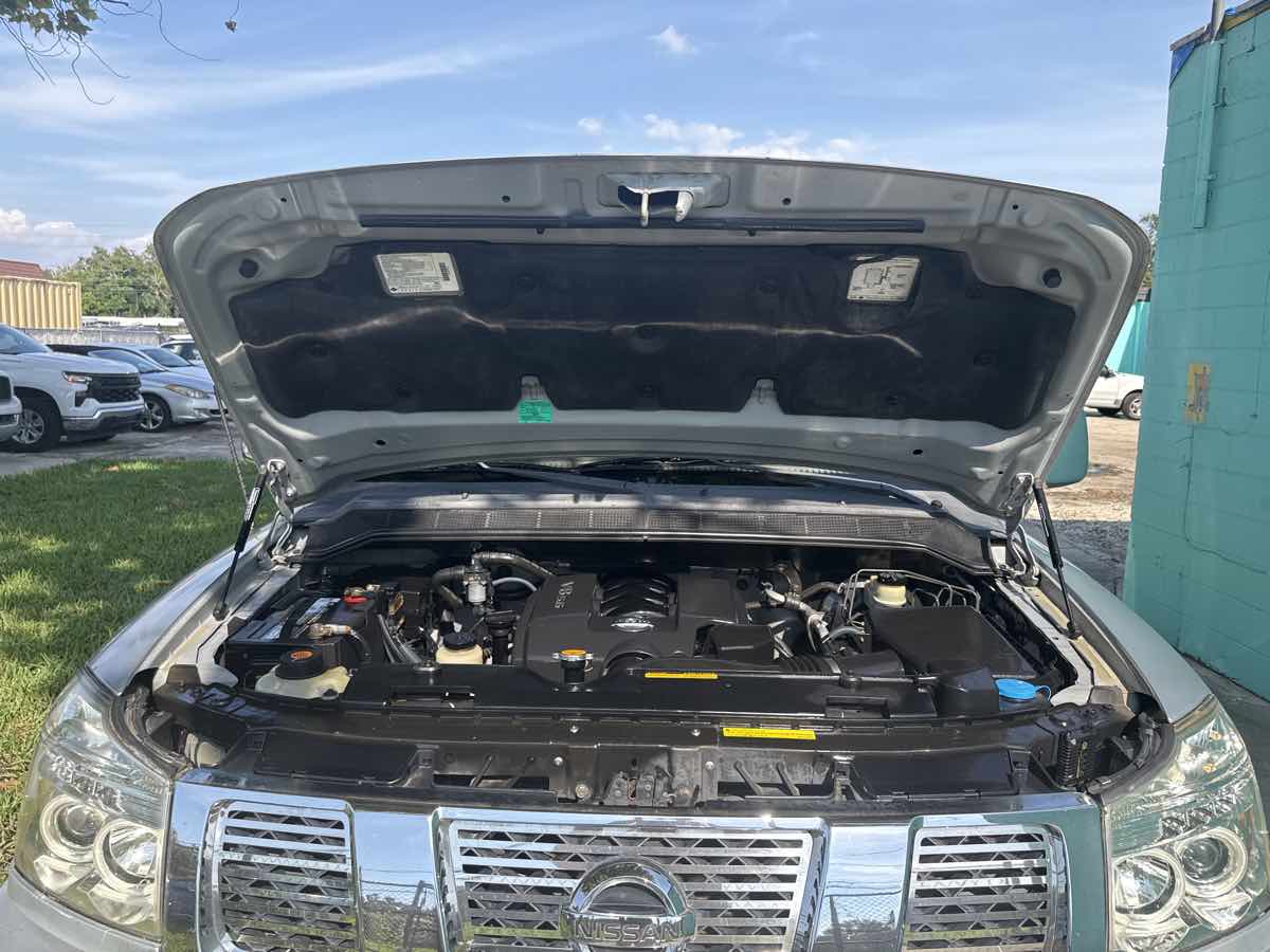 2005 Nissan Titan SE photo 28