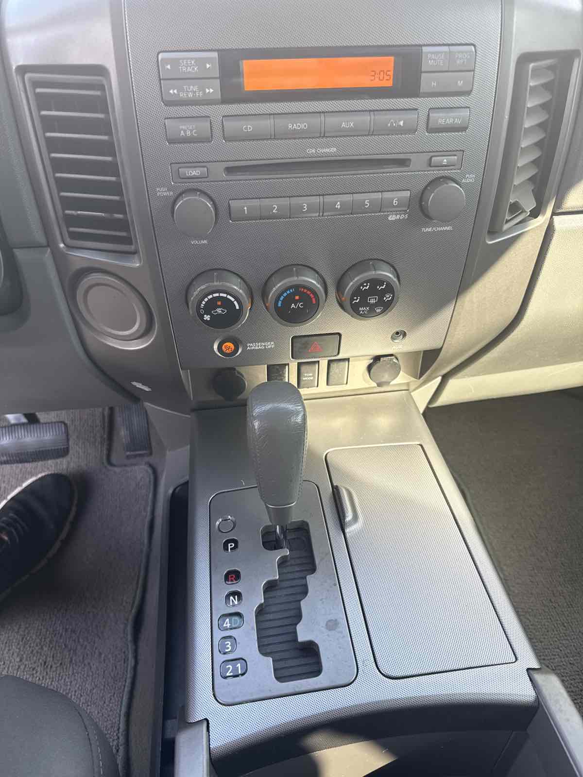 2005 Nissan Titan SE photo 33