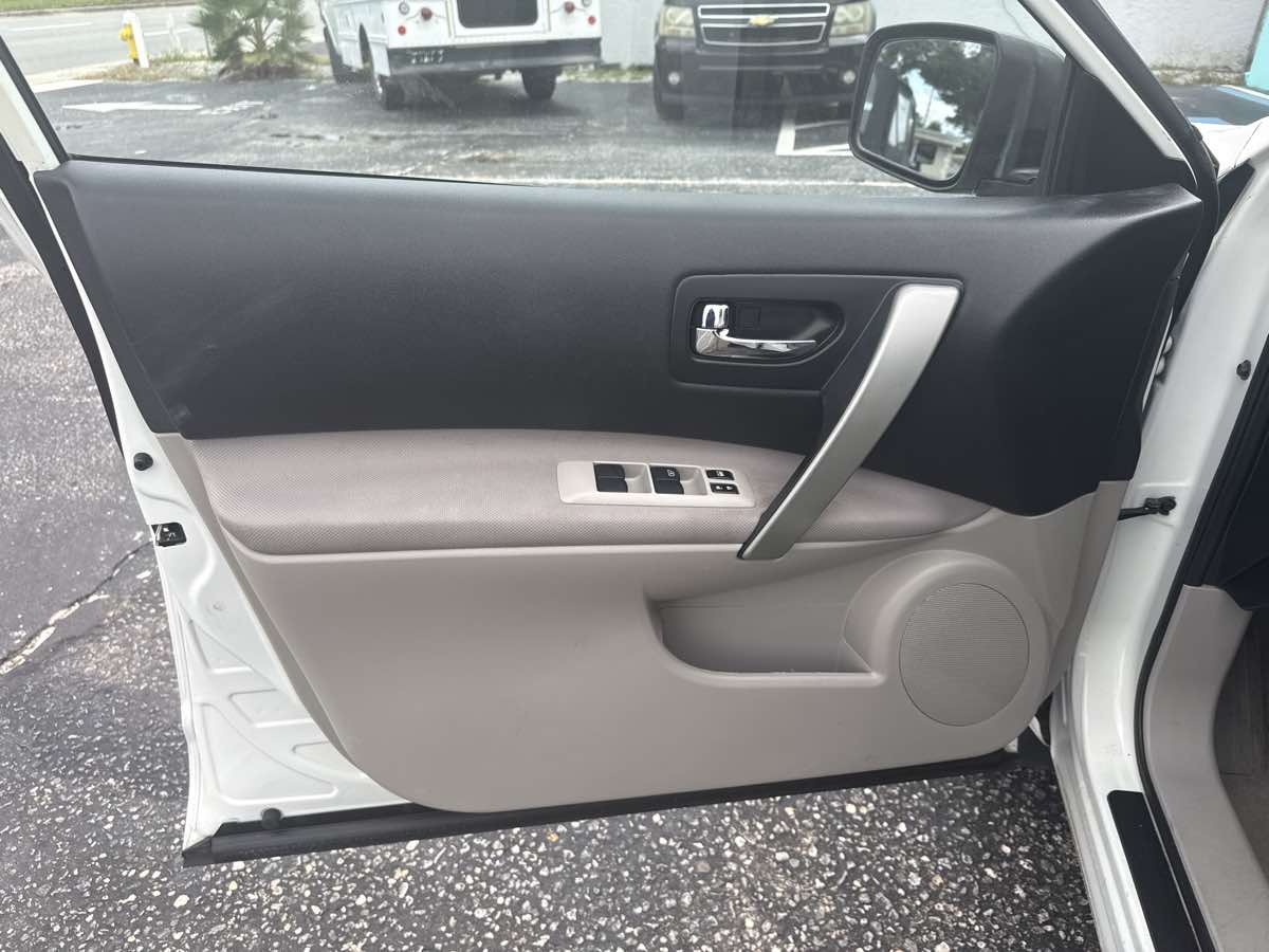 2010 Nissan Rogue S photo 12