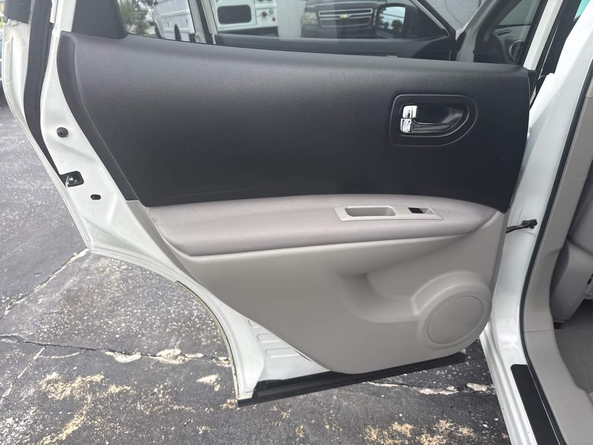 2010 Nissan Rogue S photo 14