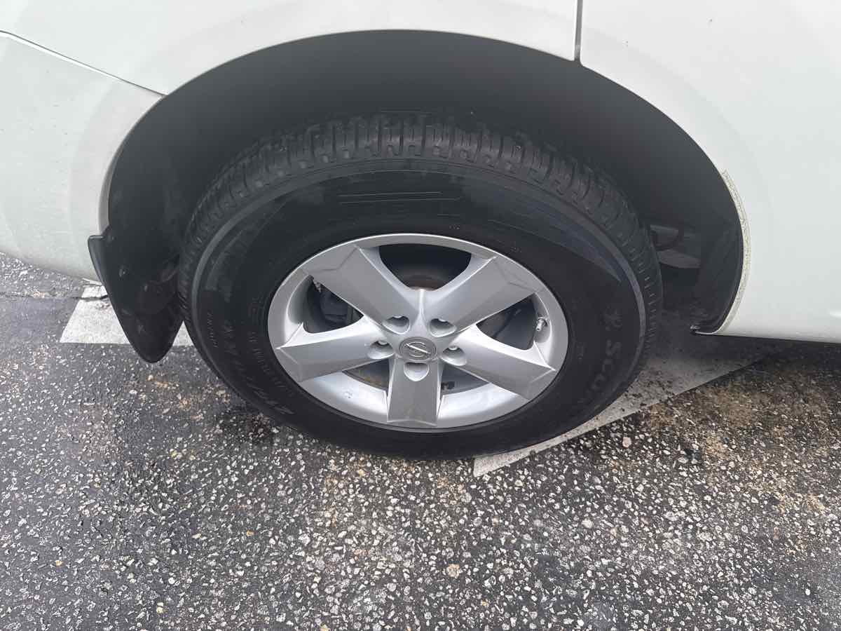 2010 Nissan Rogue S photo 18