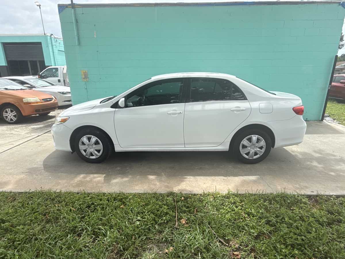 2011 Toyota Corolla L photo 2