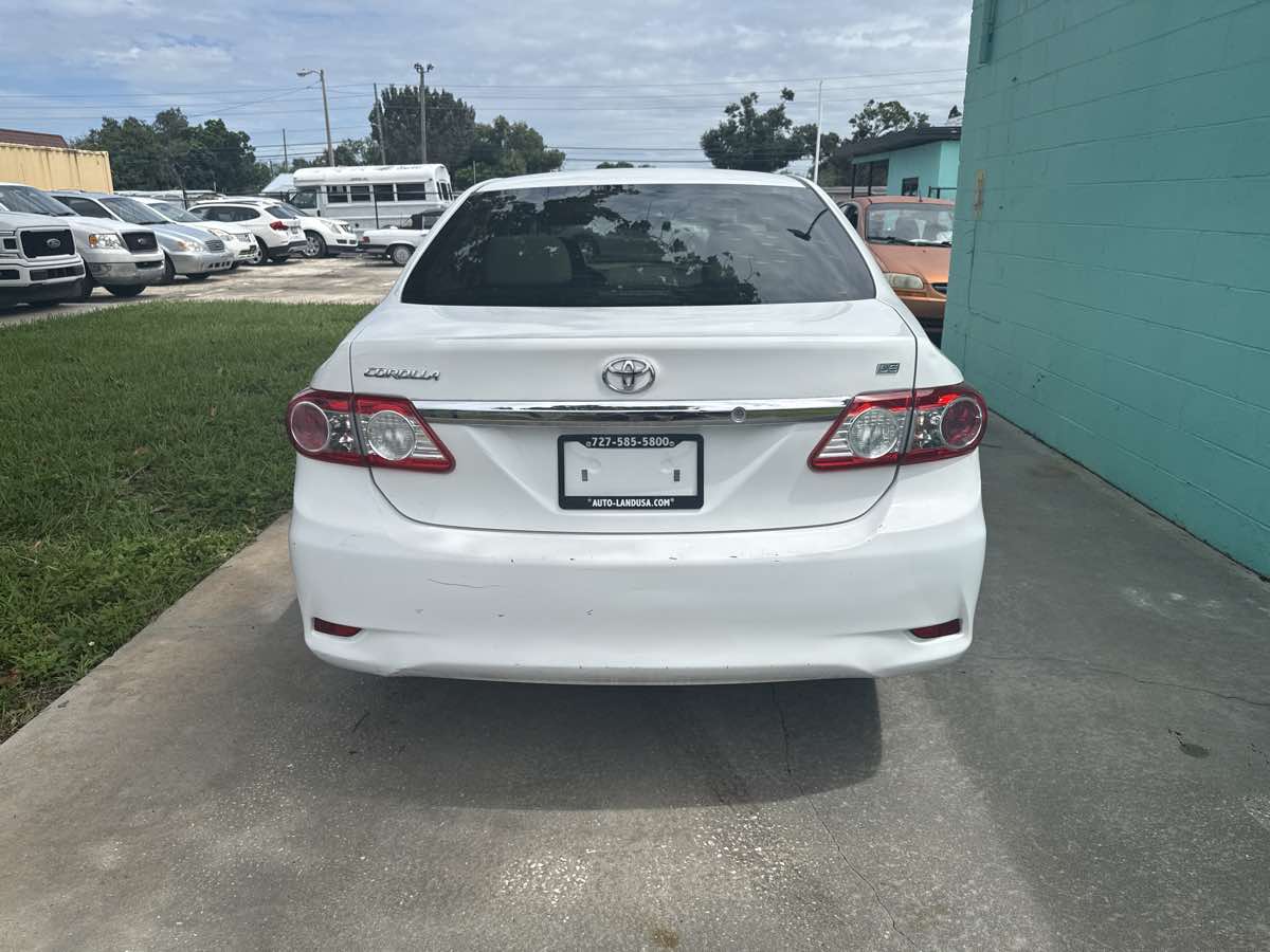 2011 Toyota Corolla L photo 4