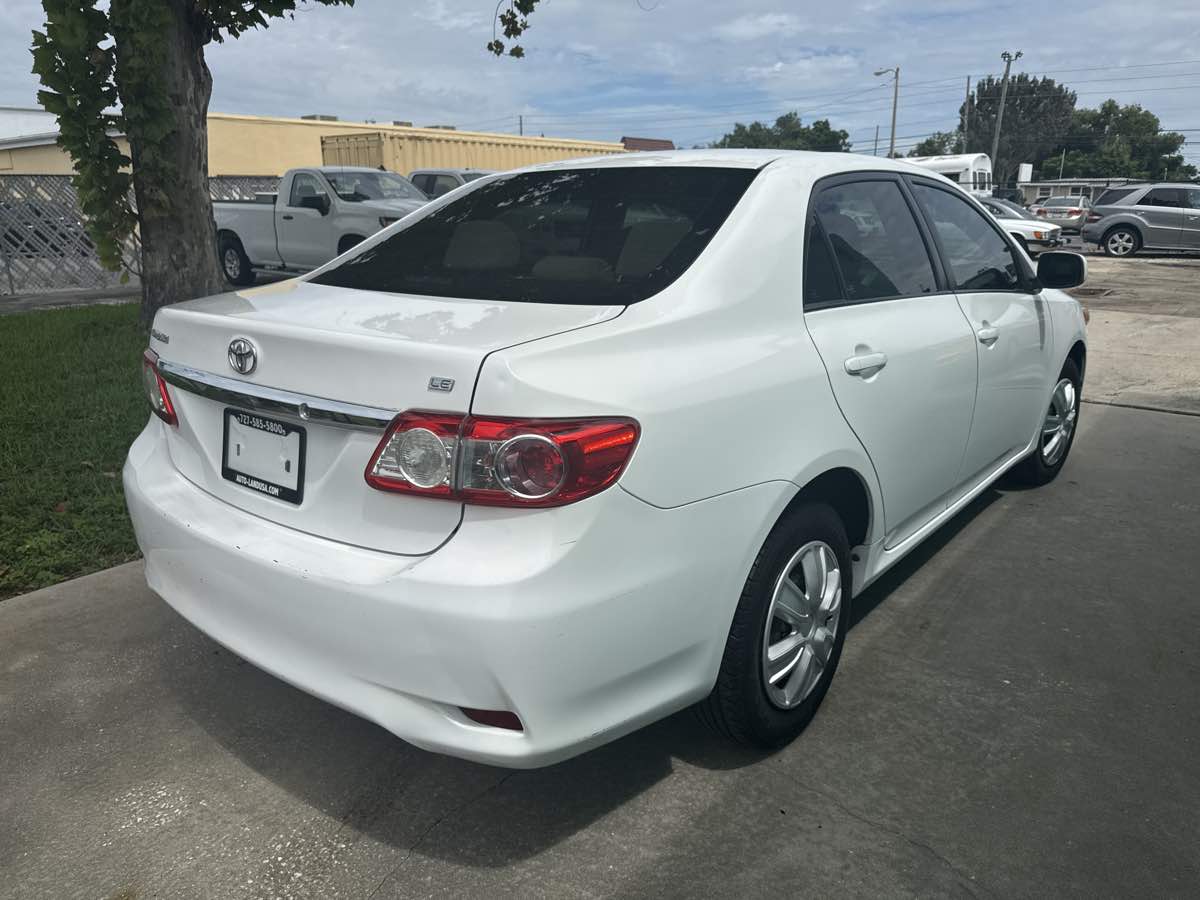 2011 Toyota Corolla L photo 5