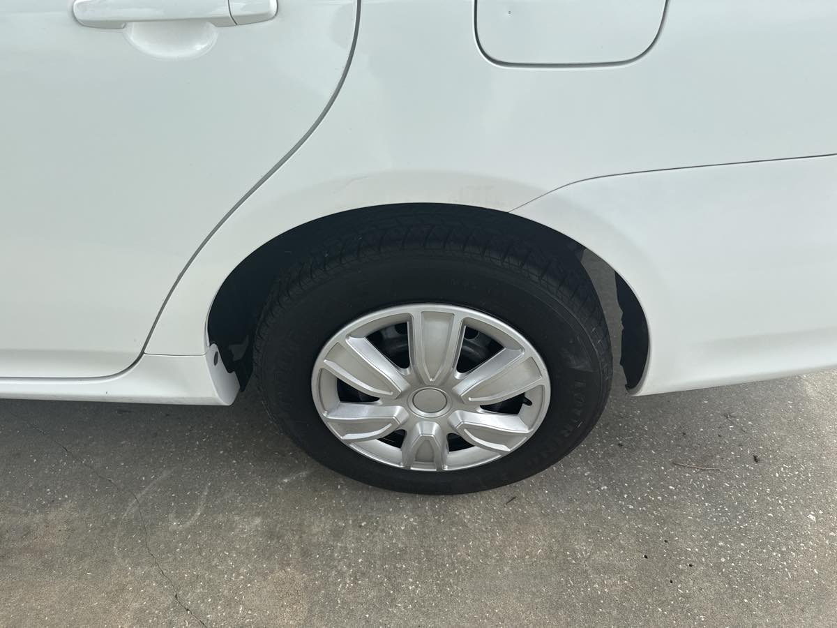 2011 Toyota Corolla L photo 6