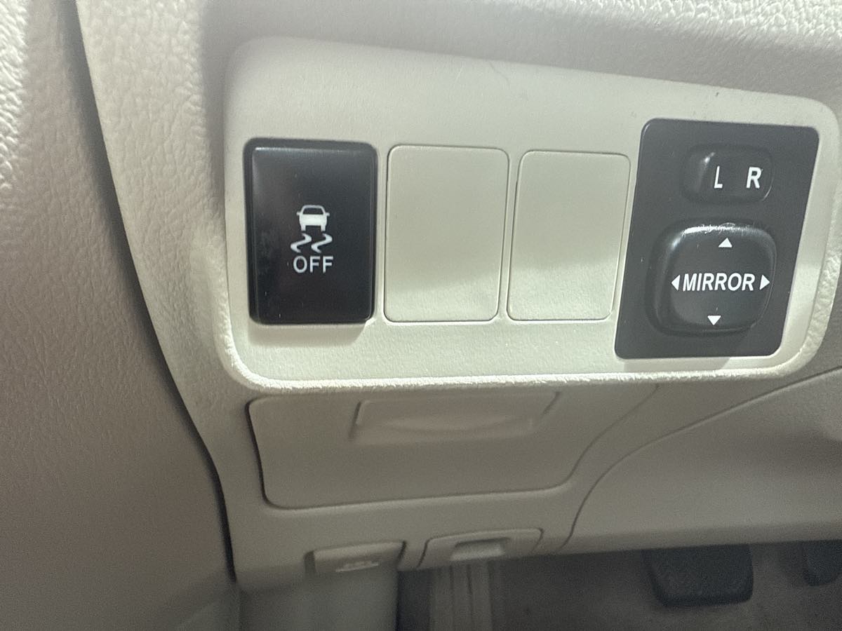 2011 Toyota Corolla L photo 17