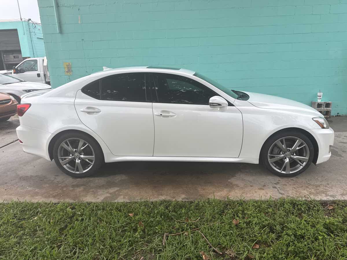 2010 Lexus IS 250 photo 2