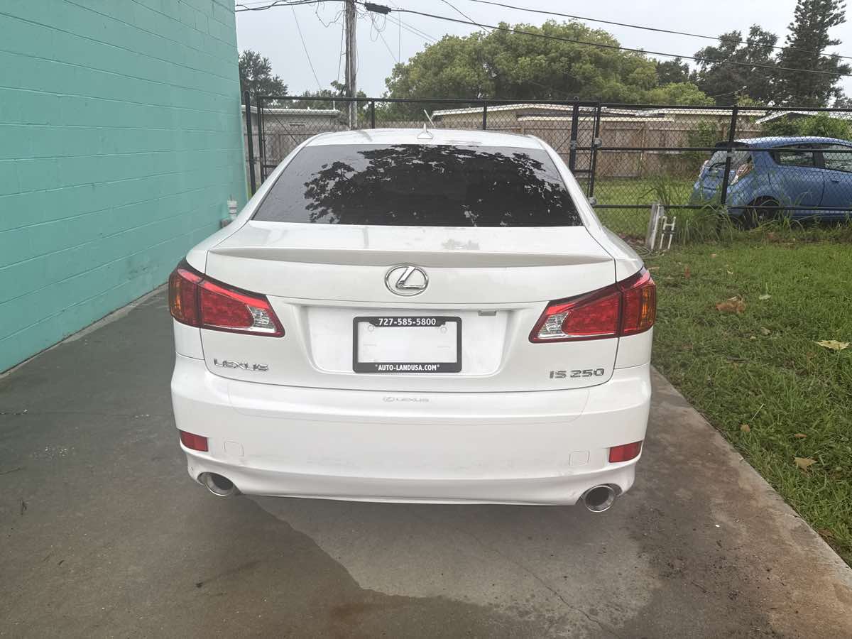 2010 Lexus IS 250 photo 3