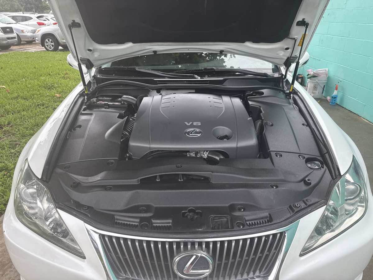 2010 Lexus IS 250 photo 11