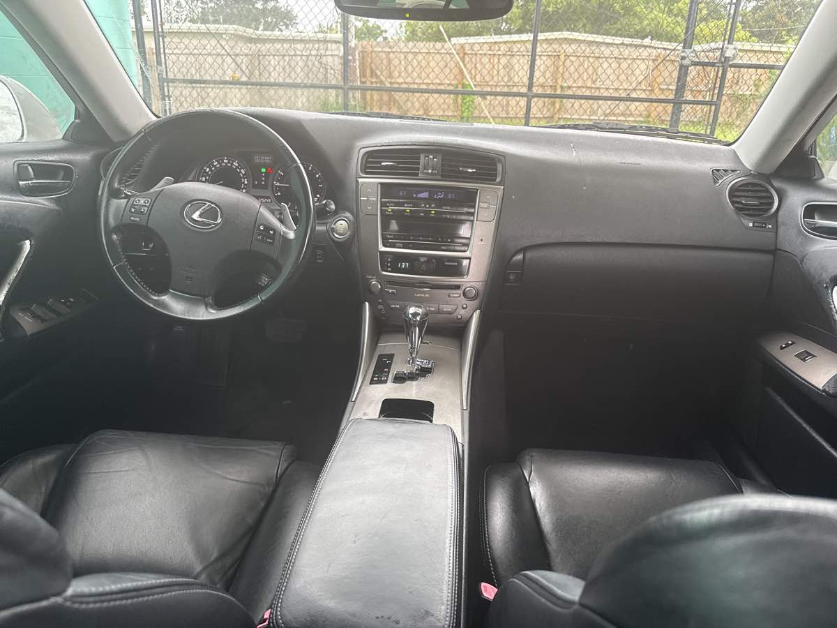 2010 Lexus IS 250 photo 14