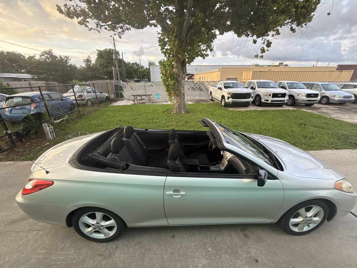 2006 Toyota Camry Solara SE photo 2