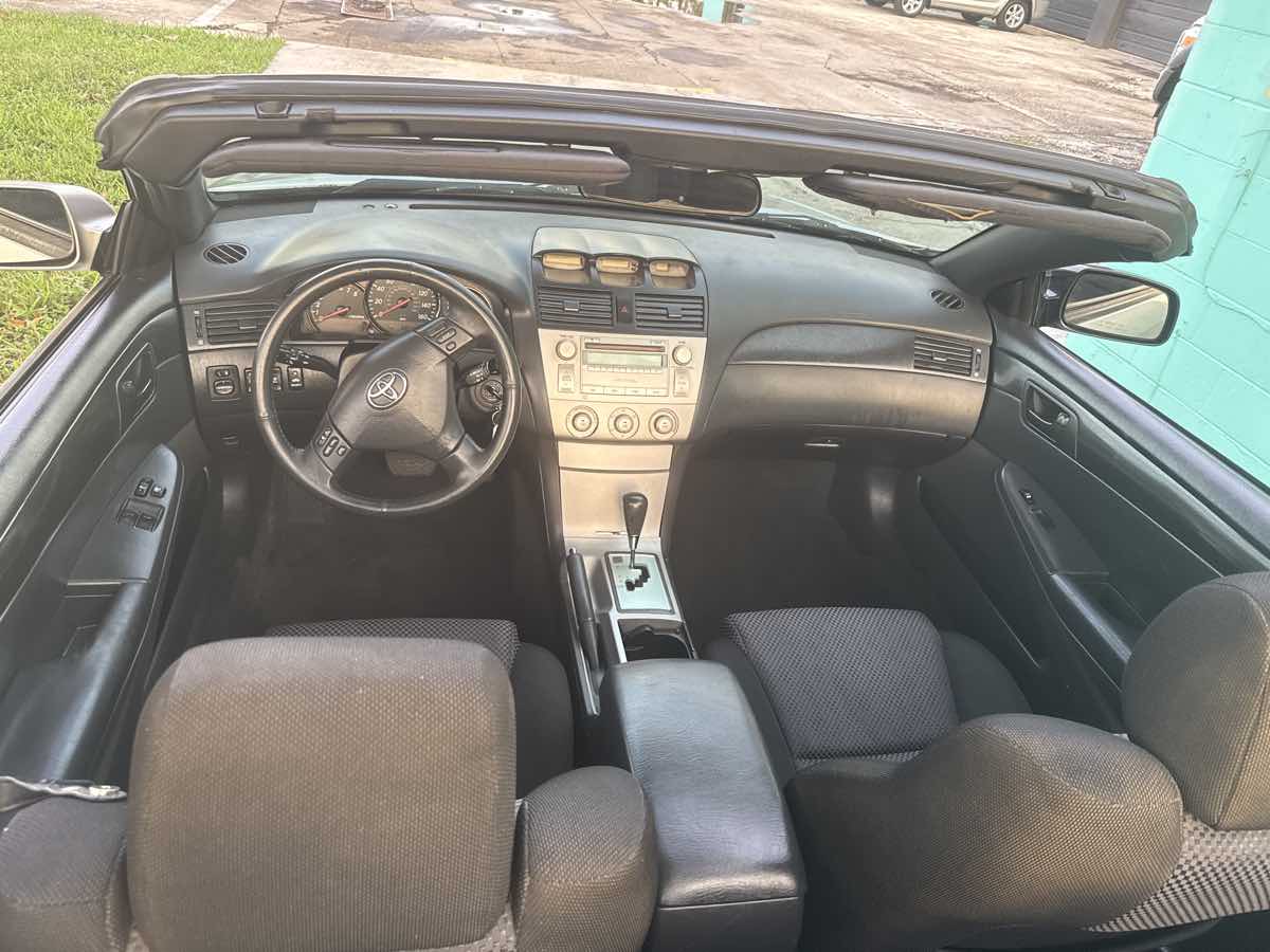 2006 Toyota Camry Solara SE photo 9