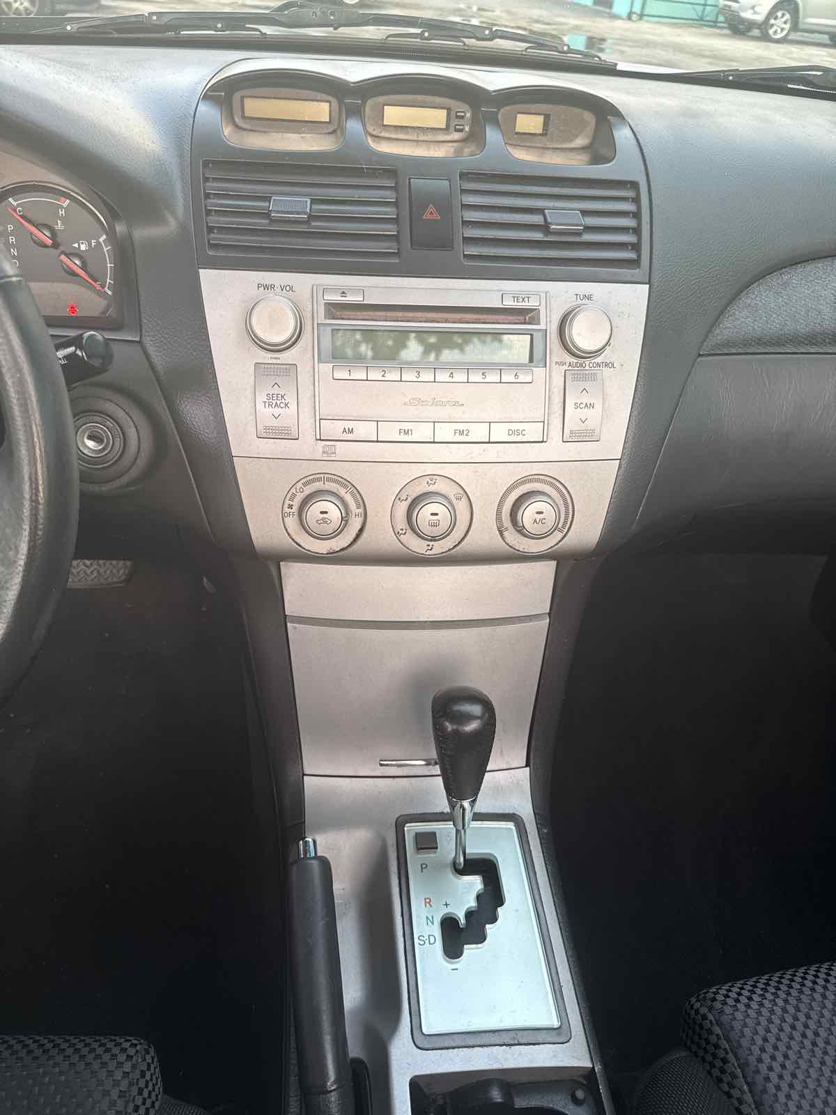 2006 Toyota Camry Solara SE photo 17
