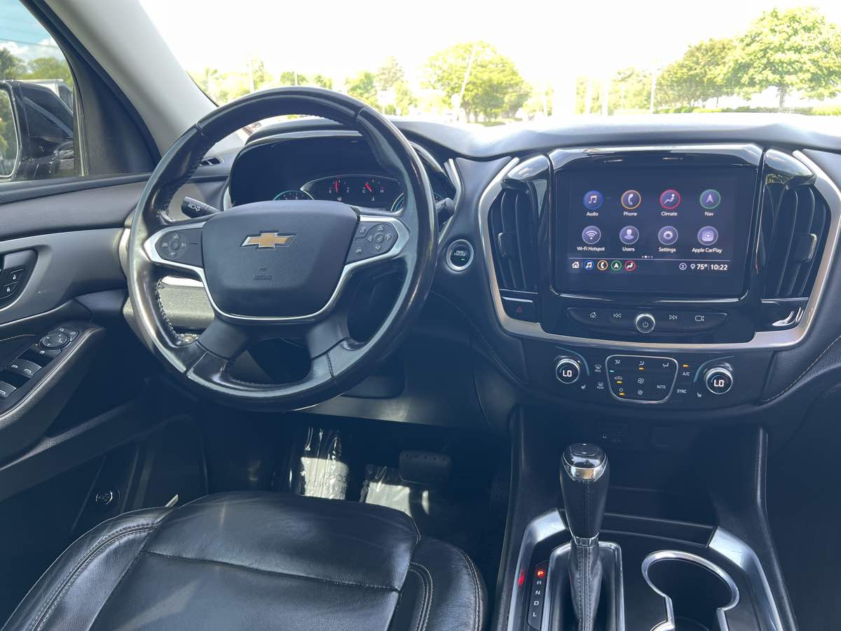 2020 Chevrolet Traverse Leather photo 2