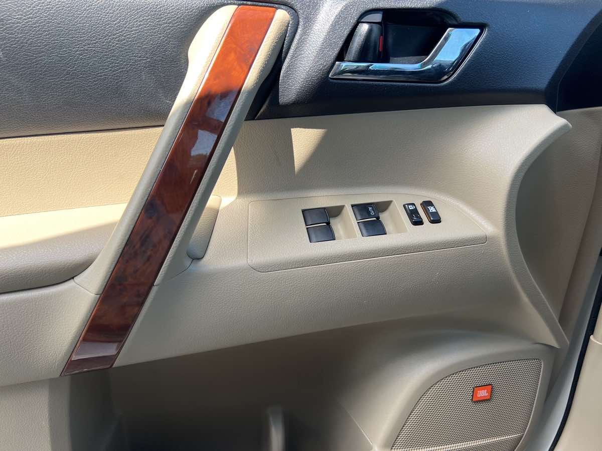 2012 Toyota Highlander Limited photo 10