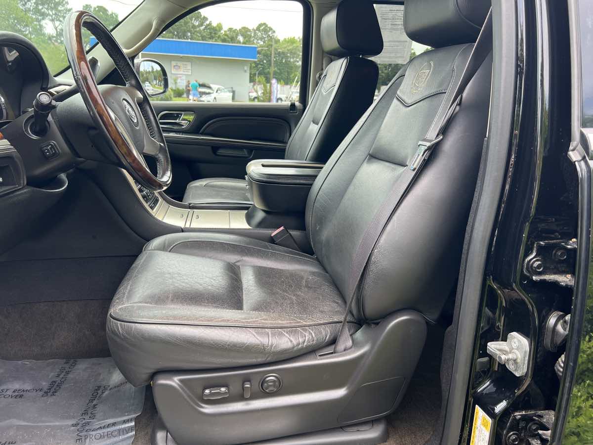 2013 Cadillac Escalade Platinum photo 11