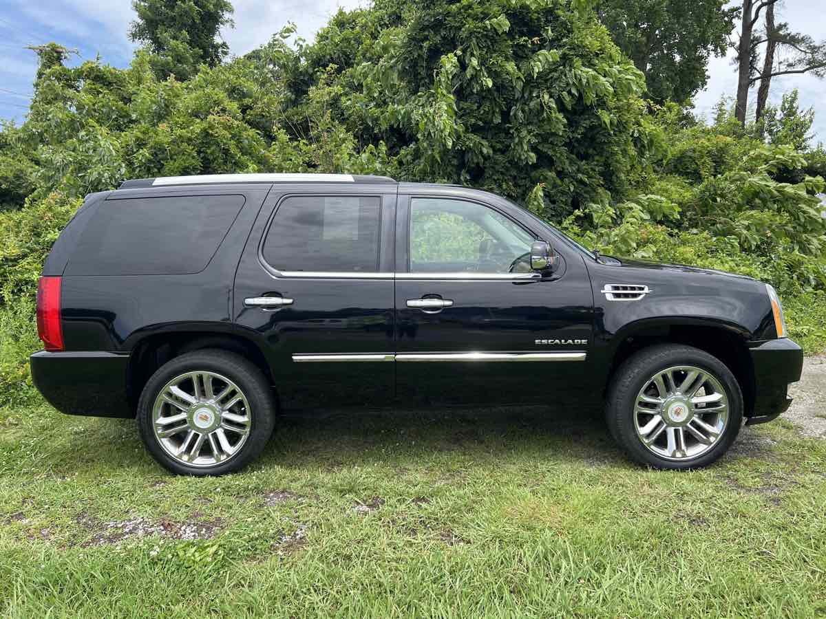 2013 Cadillac Escalade Platinum photo 12