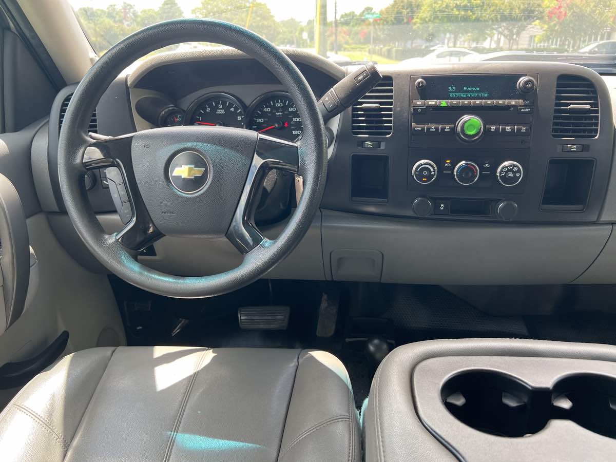 2014 Chevrolet Silverado 3500HD Work Truck photo 2