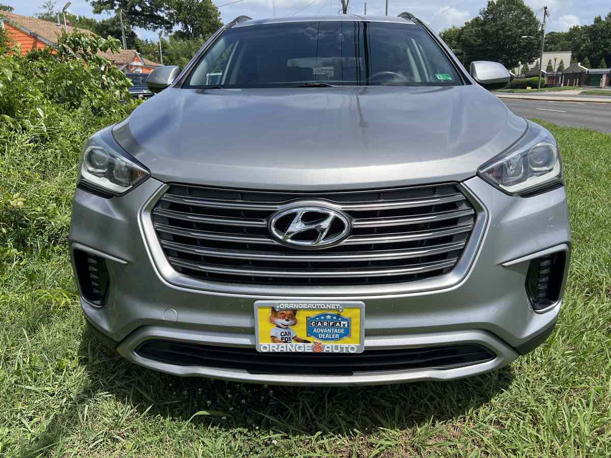 2018 Hyundai Santa Fe SE photo 3