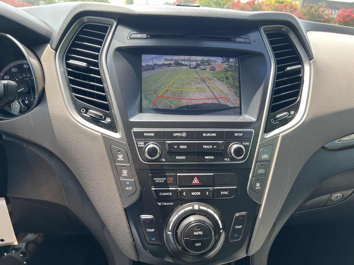 2018 Hyundai Santa Fe SE photo 4
