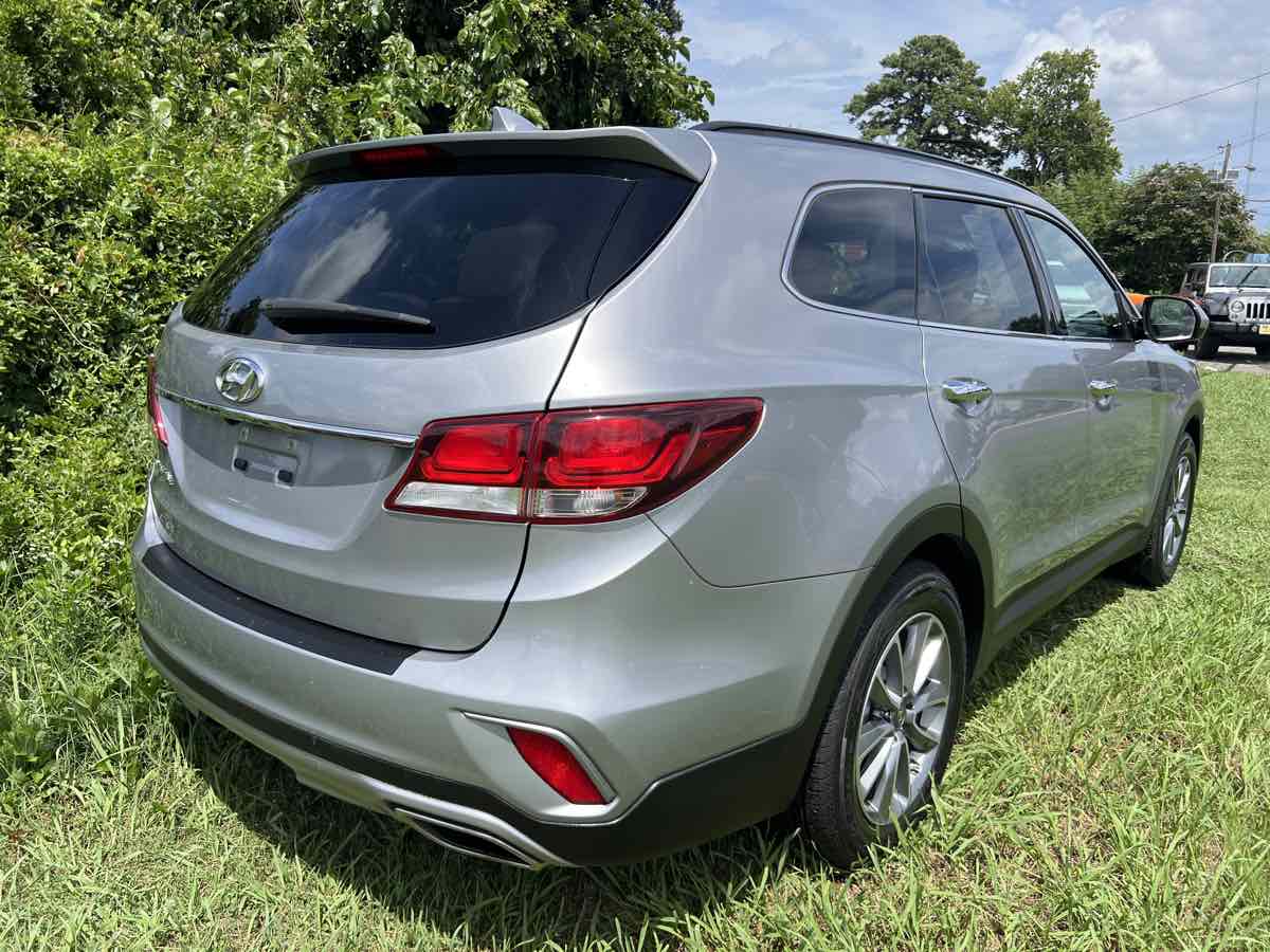 2018 Hyundai Santa Fe SE photo 9