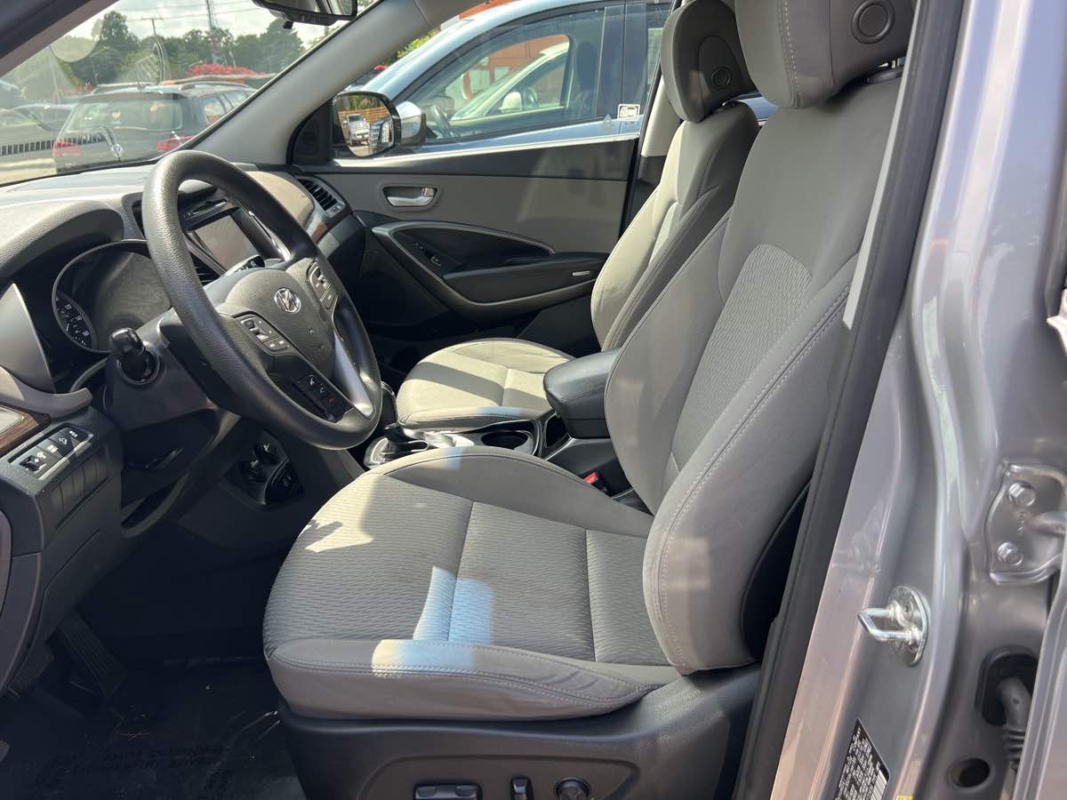 2018 Hyundai Santa Fe SE photo 6