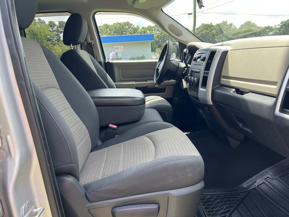 2012 Ram 1500 SLT photo 12