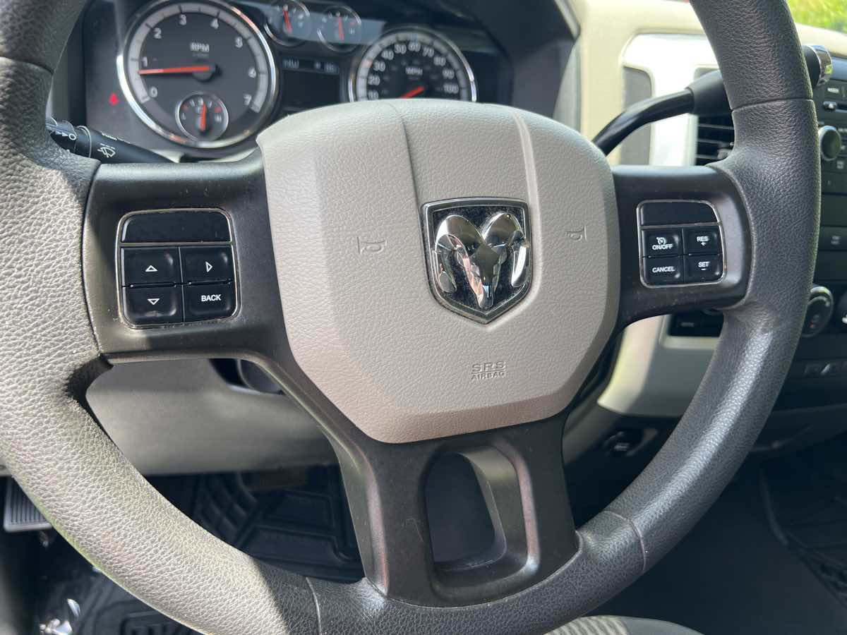 2012 Ram 1500 SLT photo 4