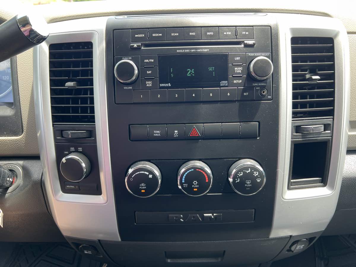 2012 Ram 1500 SLT photo 6