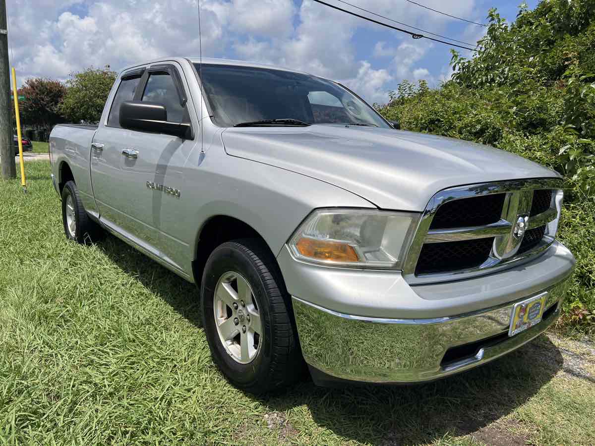 2012 Ram 1500 SLT photo 9
