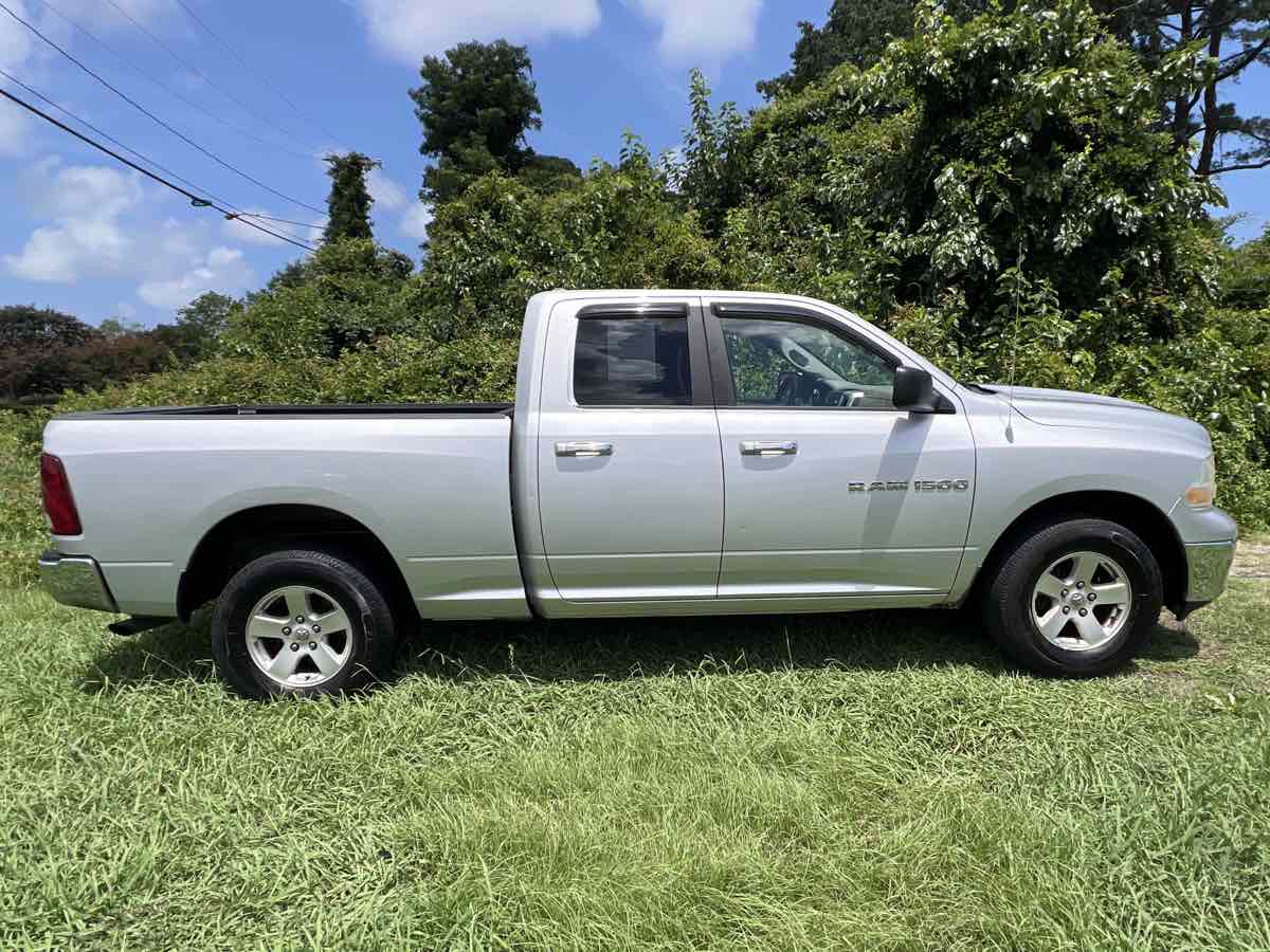 2012 Ram 1500 SLT photo 11
