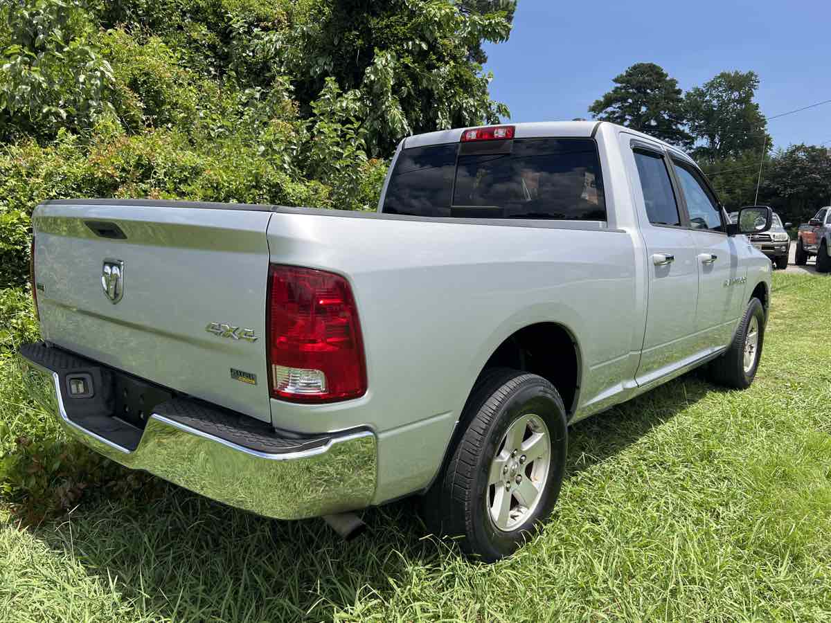2012 Ram 1500 SLT photo 13