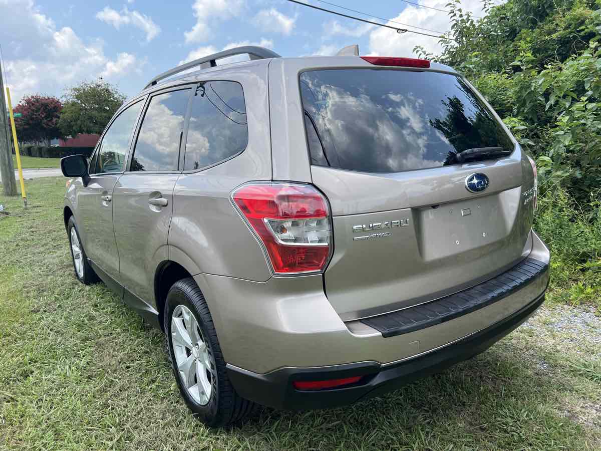 2016 Subaru Forester 2.5i Premium photo 5