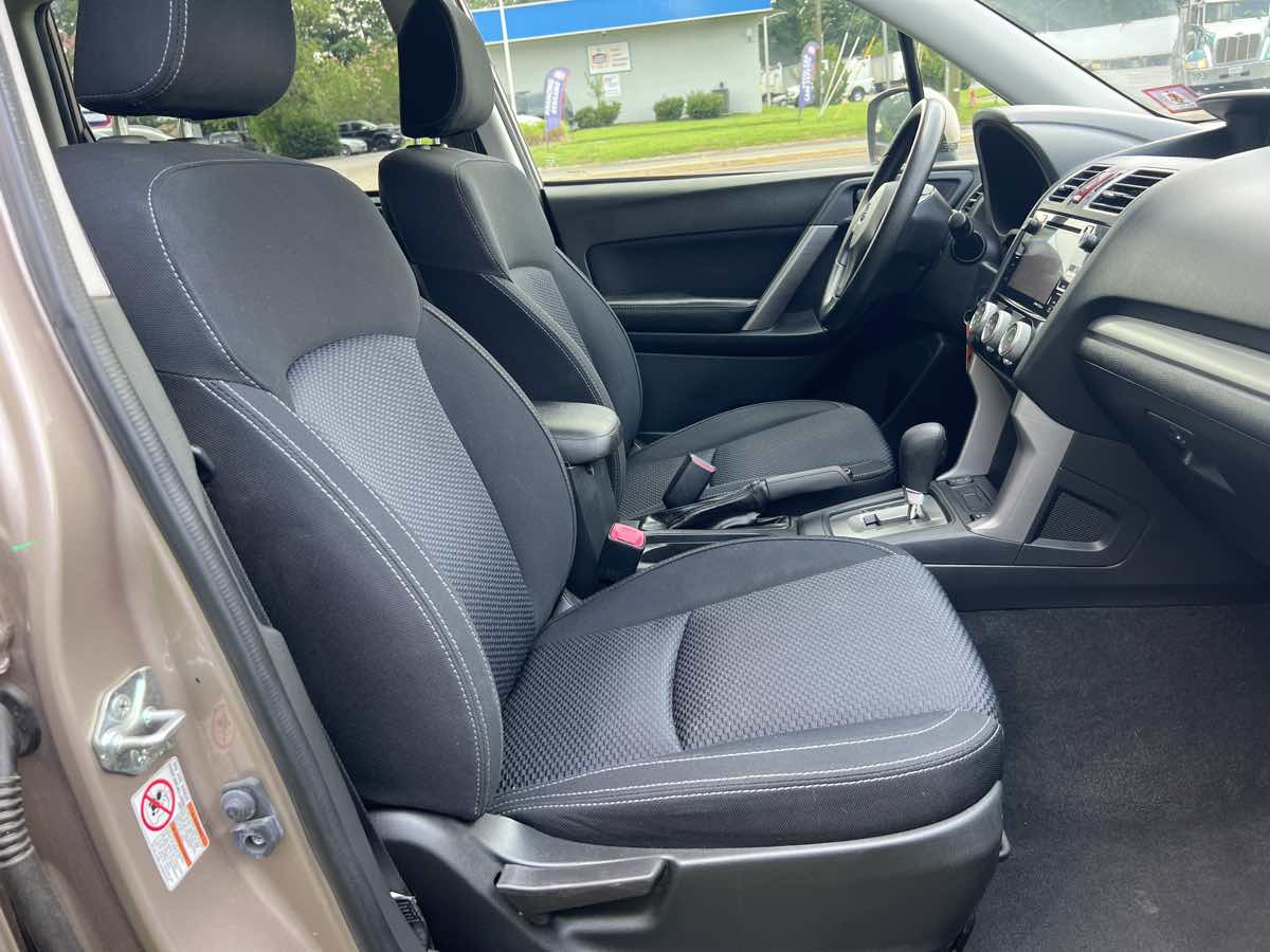 2016 Subaru Forester 2.5i Premium photo 12