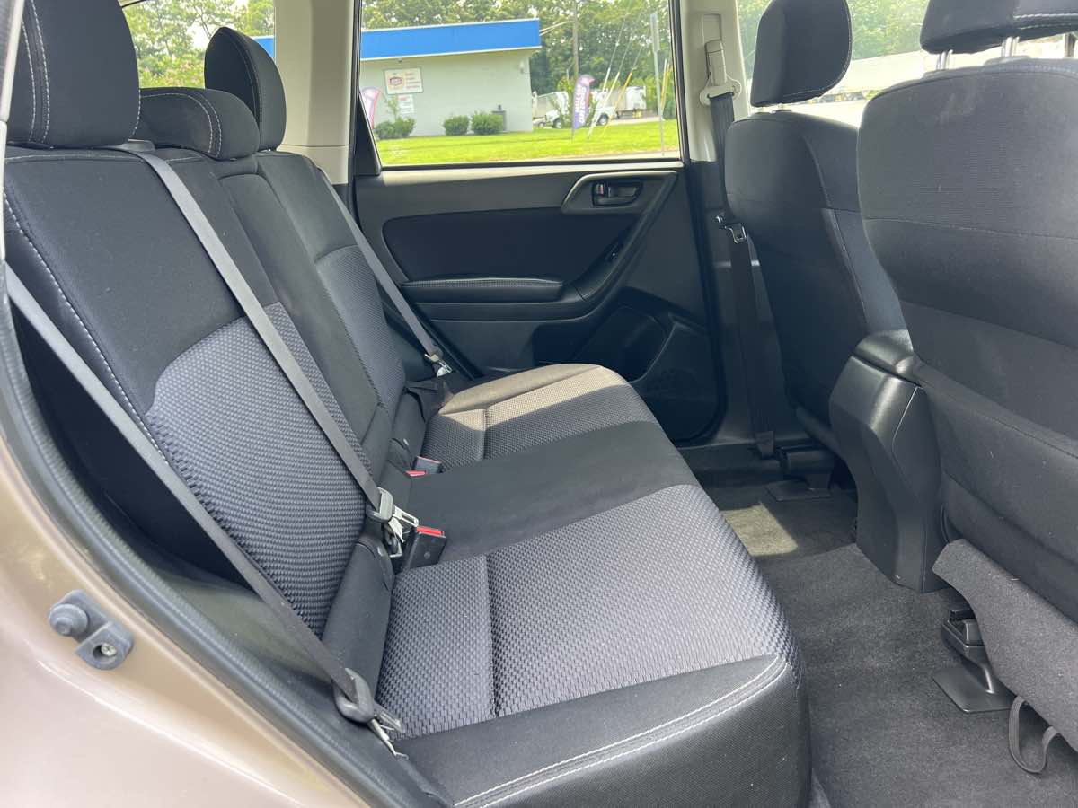 2016 Subaru Forester 2.5i Premium photo 14