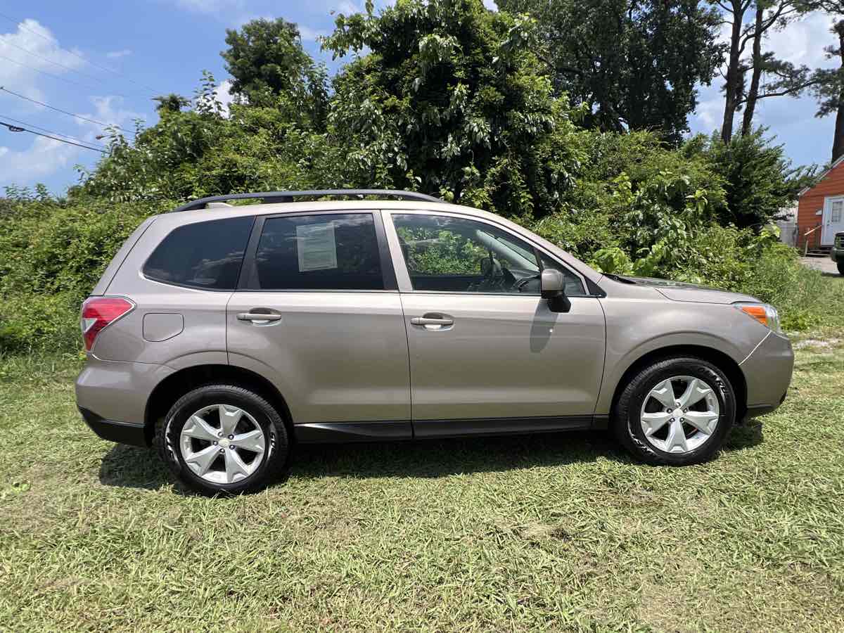 2016 Subaru Forester 2.5i Premium photo 11