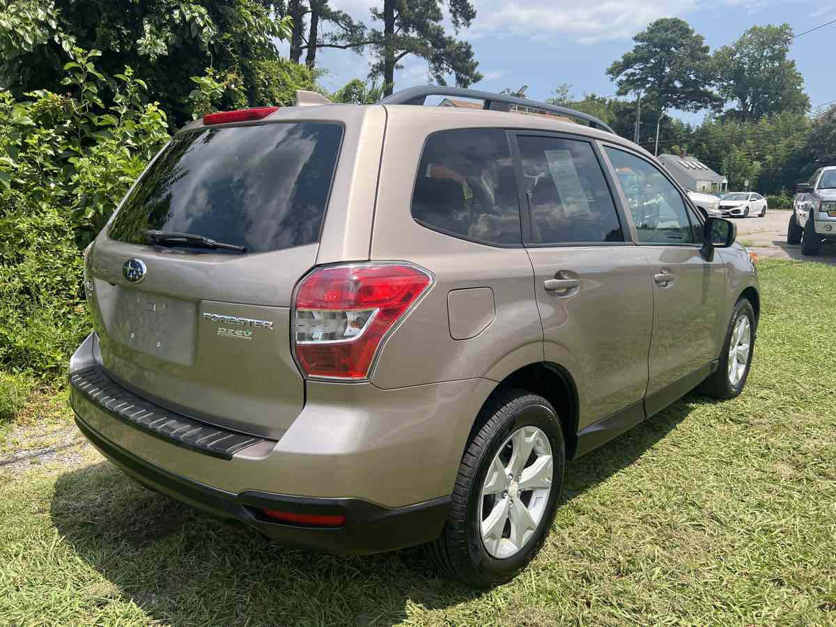 2016 Subaru Forester 2.5i Premium photo 13