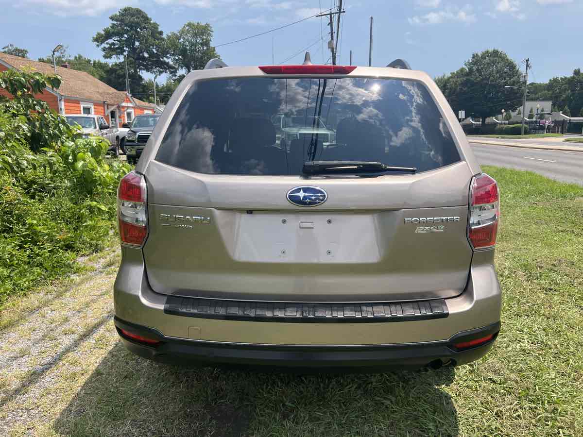 2016 Subaru Forester 2.5i Premium photo 15