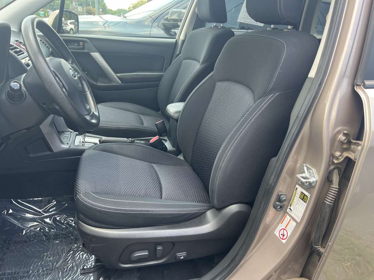 2016 Subaru Forester 2.5i Premium photo 10