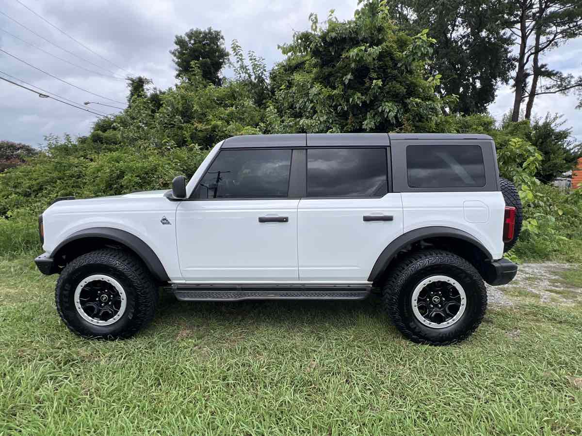 2022 Ford Bronco Black Diamond photo 4