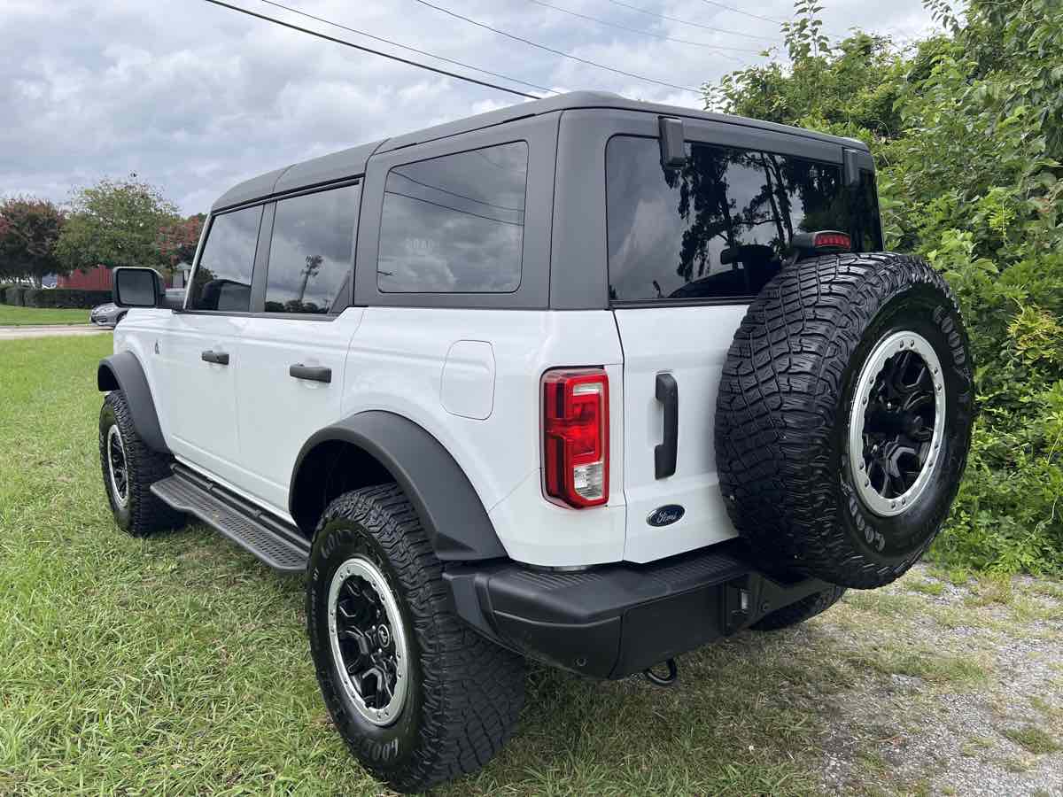 2022 Ford Bronco Black Diamond photo 6