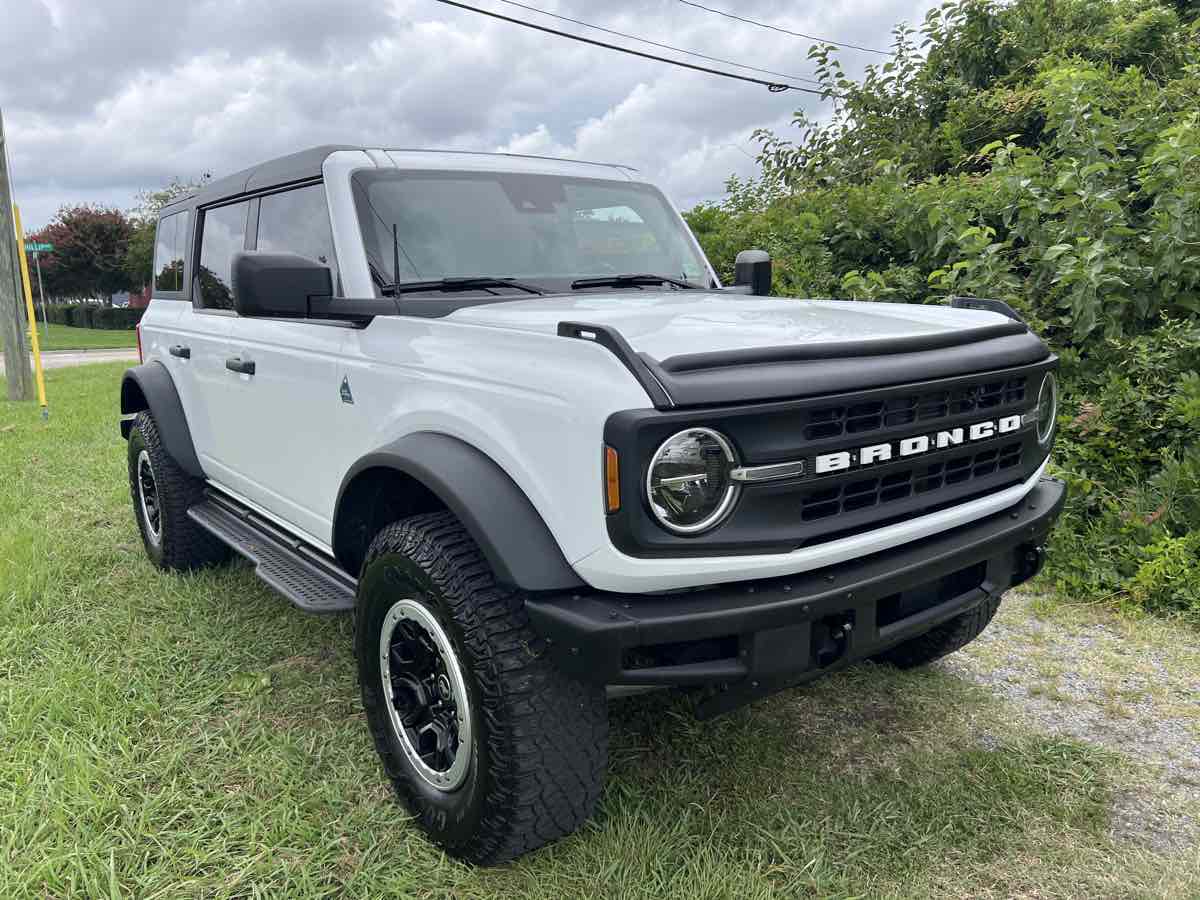 2022 Ford Bronco Black Diamond photo 10